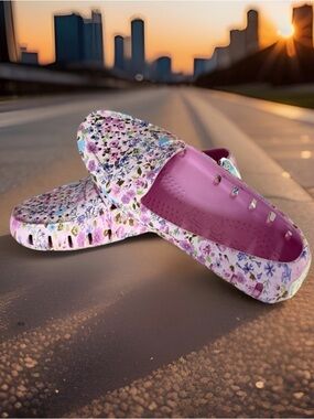 Floafers Women’s Pink/Multicolor Floral Posh Driver Loafers. New with tags.